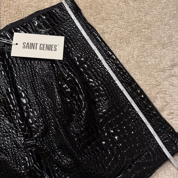 SAINT GENIES Croc Embossed Shorts - Picture 11 of 14
